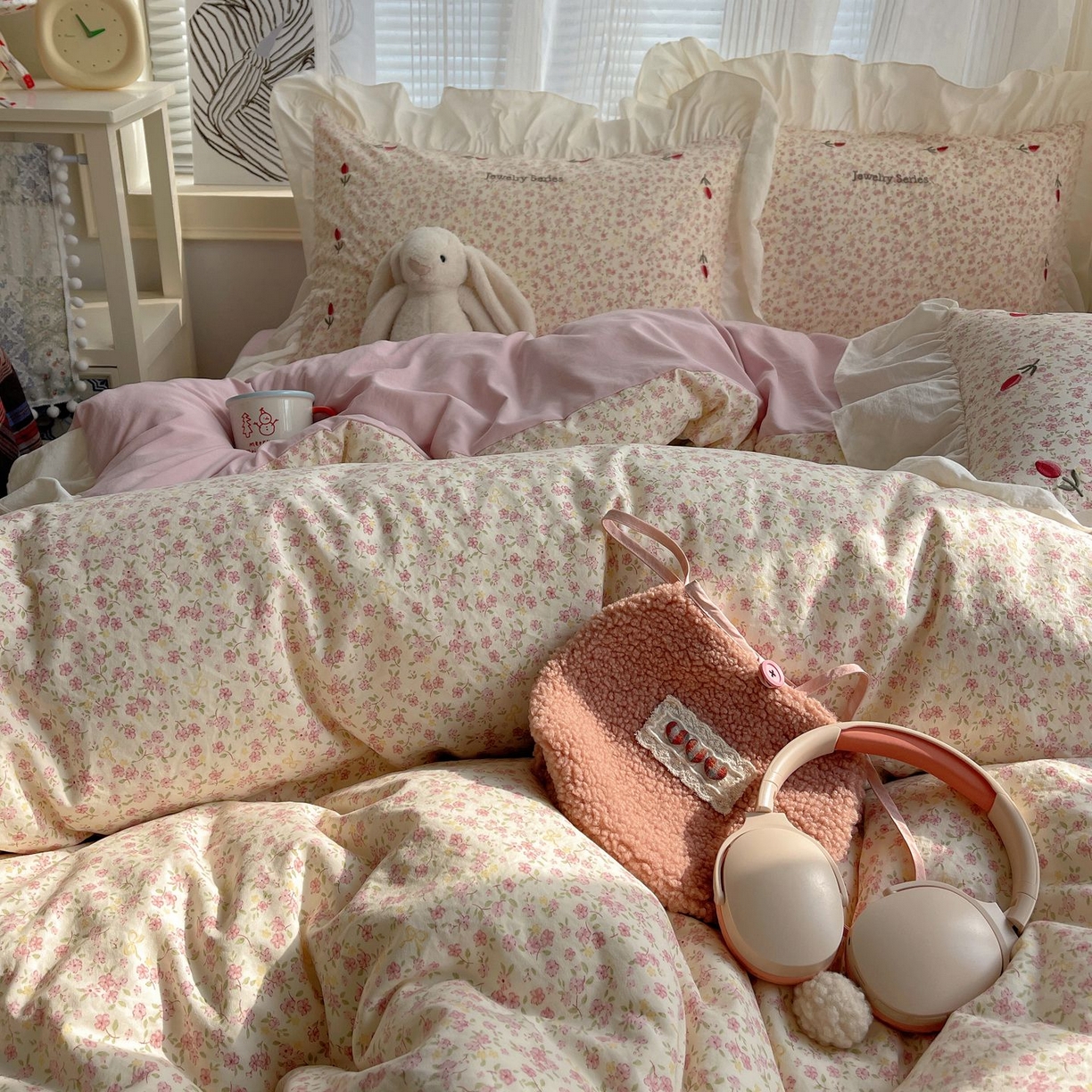 91家纺网 家纺一手货源 找家纺 圣比熊 2026新款A类云朵棉亲肤四季款刺绣1.8m四件套席床单宿舍绣花1.5米三件套 芊芊花海（刺绣款）