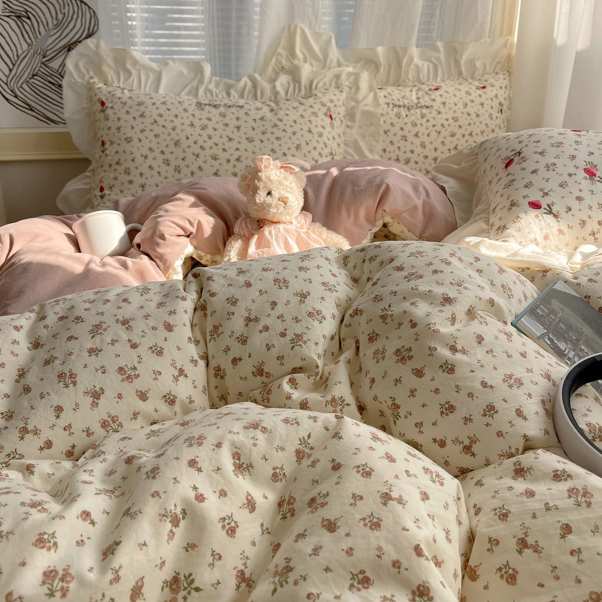 91家纺网 家纺一手货源 找家纺 圣比熊 2026新款A类云朵棉亲肤四季款刺绣1.8m四件套席床单宿舍绣花1.5米三件套 巴黎之恋（刺绣款）