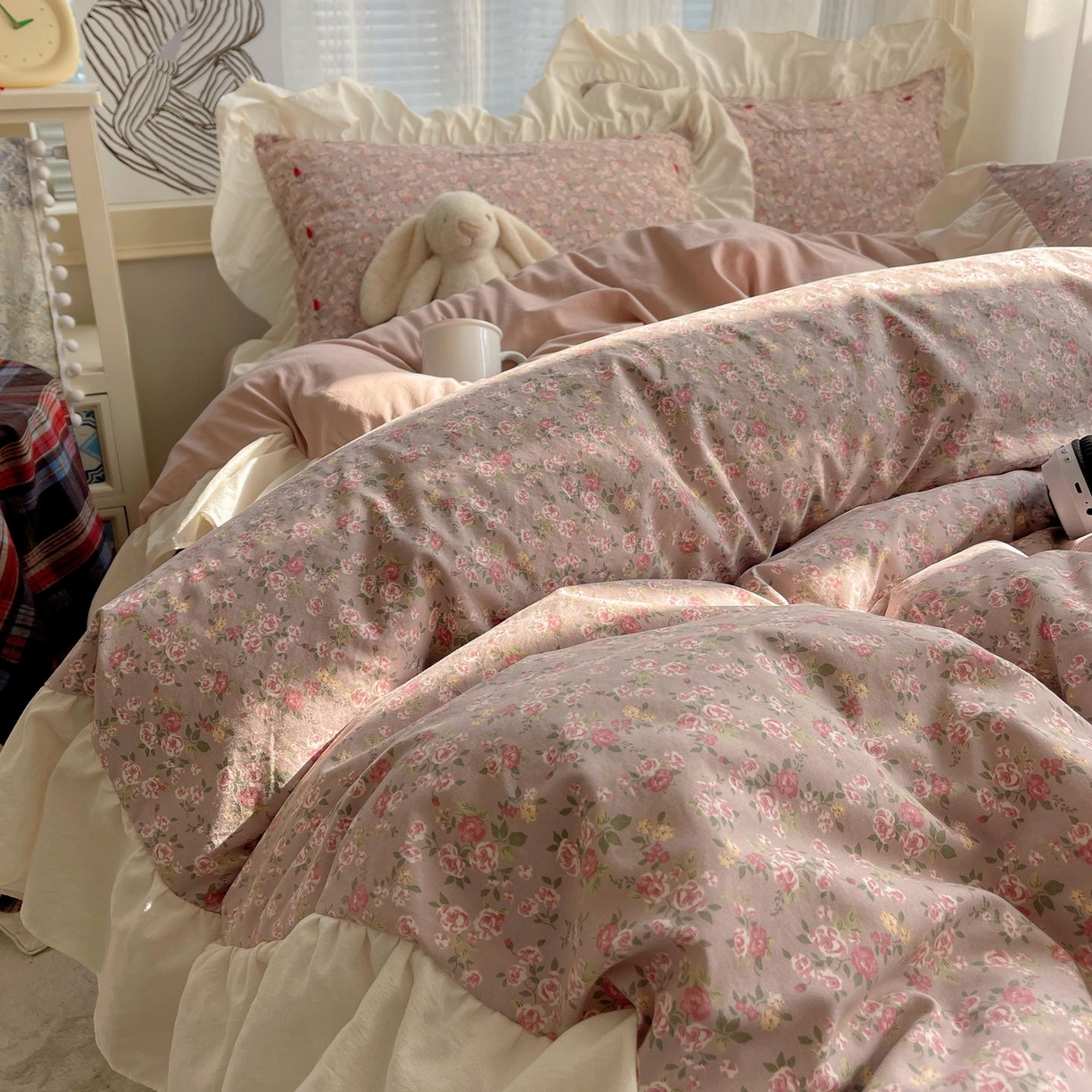 91家纺网 家纺一手货源 找家纺 圣比熊 2026新款A类云朵棉亲肤四季款刺绣1.8m四件套席床单宿舍绣花1.5米三件套 花间集-粉（刺绣款）