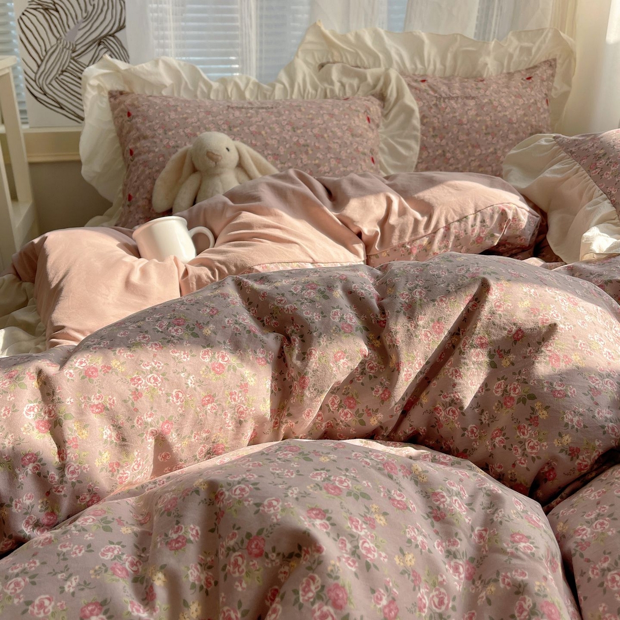 91家纺网 家纺一手货源 找家纺 圣比熊 2026新款A类云朵棉亲肤四季款刺绣1.8m四件套席床单宿舍绣花1.5米三件套 花间集-粉（刺绣款）