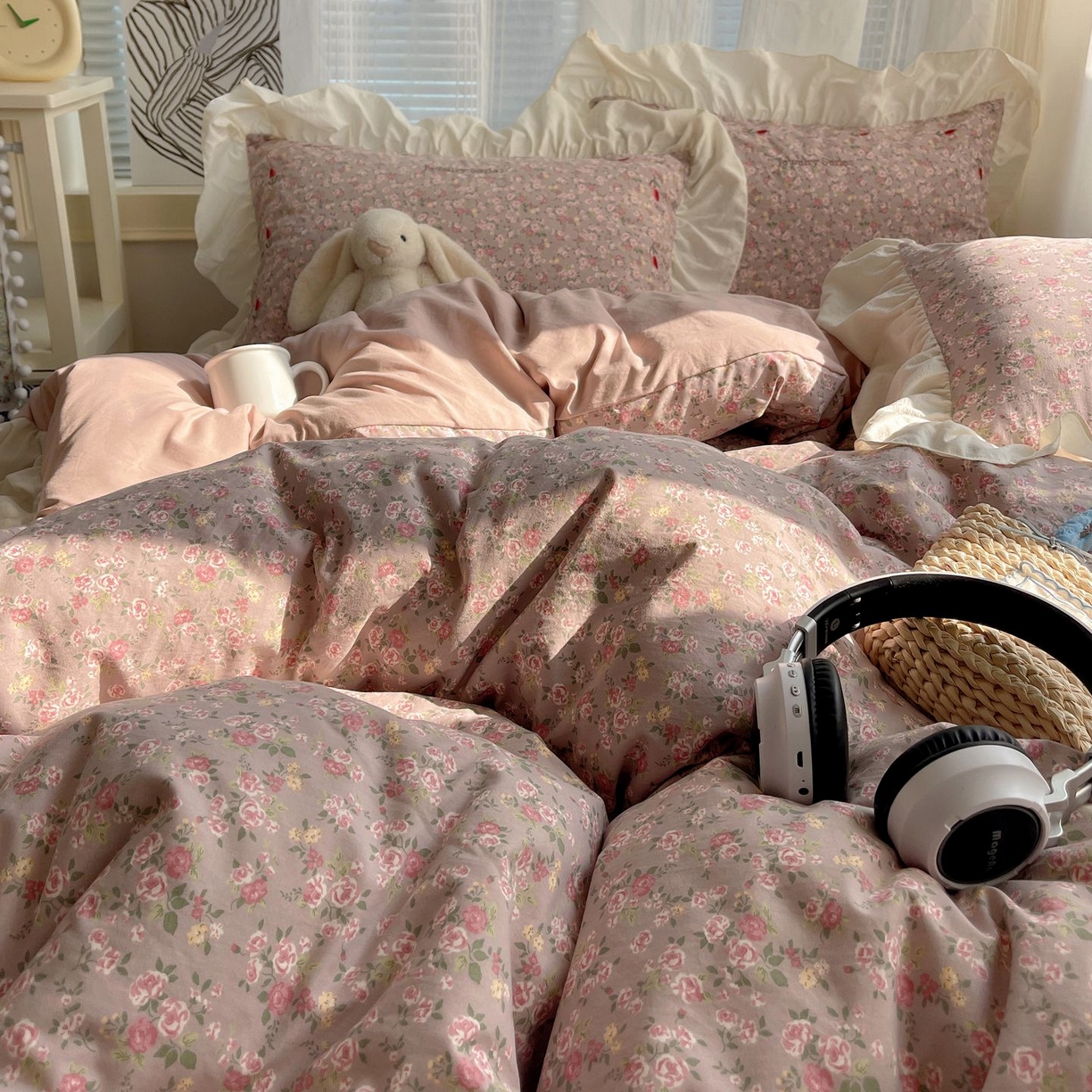 91家纺网 家纺一手货源 找家纺 圣比熊 2026新款A类云朵棉亲肤四季款刺绣1.8m四件套席床单宿舍绣花1.5米三件套 花间集-粉（刺绣款）