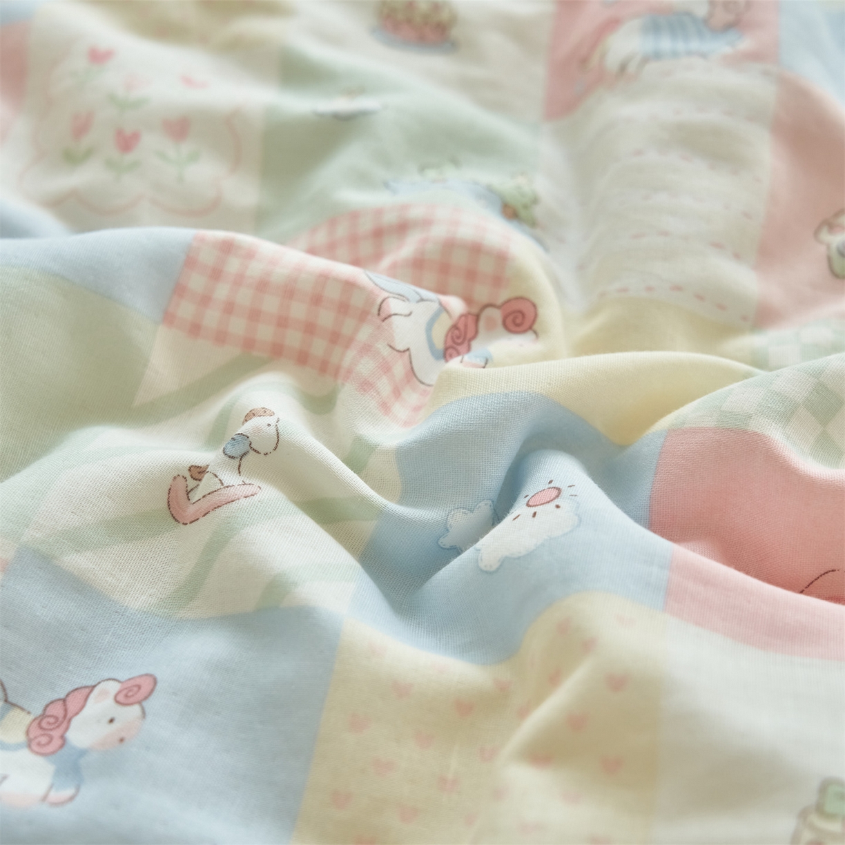 91家纺网 家纺一手货源 找家纺 恬思语家纺 2026春夏全棉双层纱棉花夏被空调被夏凉被四件套贝壳边系列 阳光小马