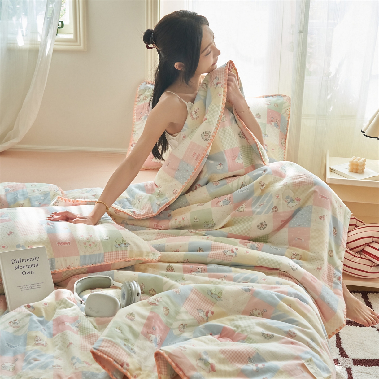 91家纺网 家纺一手货源 找家纺 恬思语家纺 2026春夏全棉双层纱棉花夏被空调被夏凉被四件套贝壳边系列 阳光小马