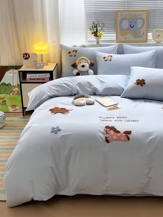 91家纺网 家纺一手货源 找家纺 如意朵 2026新款全棉小清新绣花四件套第一批 快乐小马蓝