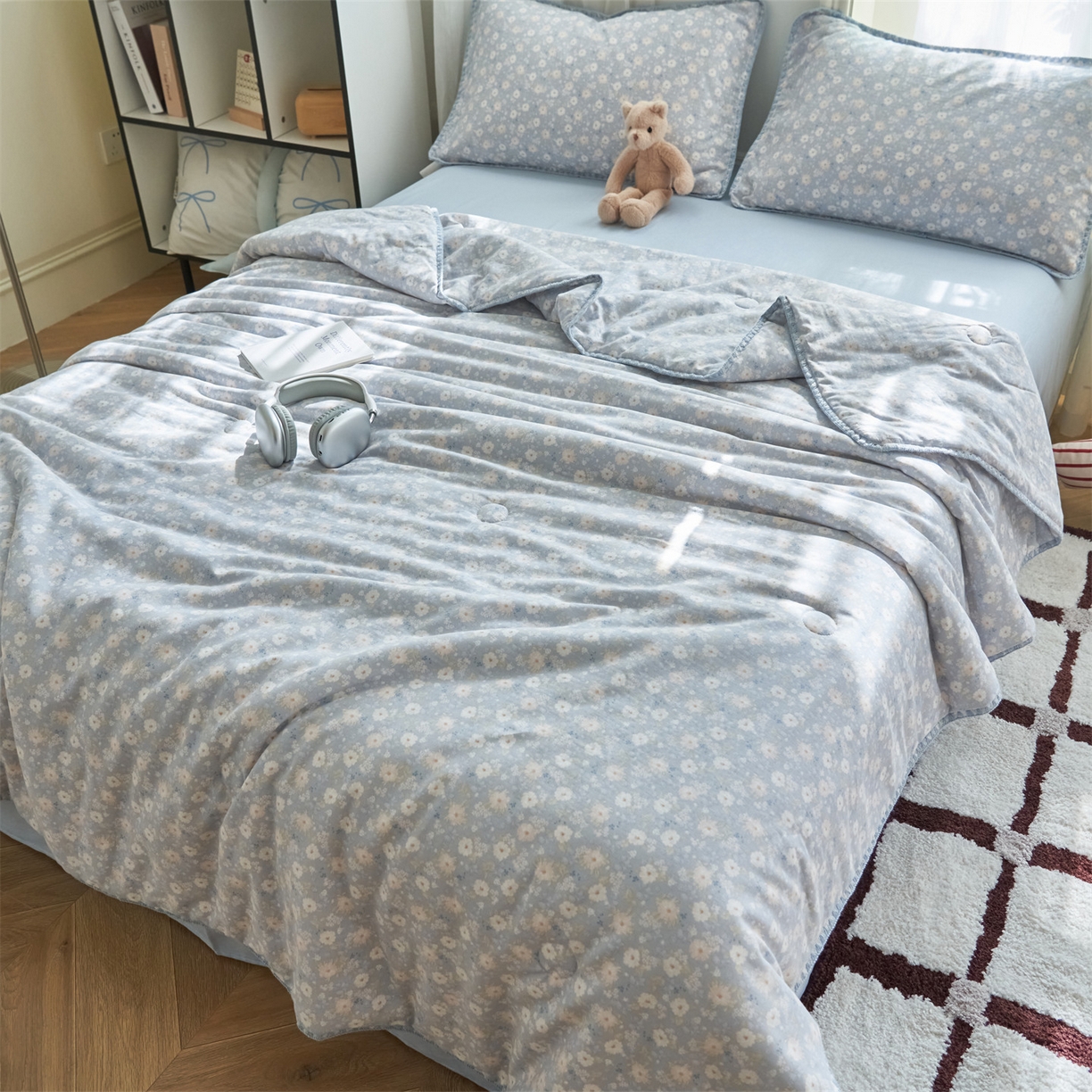 91家纺网 家纺一手货源 找家纺 恬思语家纺 2026春夏全棉双层纱棉花夏被空调被夏凉被四件套贝壳边系列 云絮花-蓝