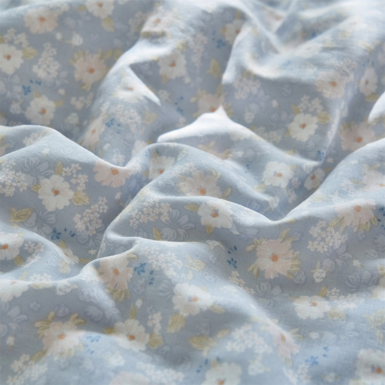 91家纺网 家纺一手货源 找家纺 恬思语家纺 2026春夏全棉双层纱棉花夏被空调被夏凉被四件套贝壳边系列 云絮花-蓝