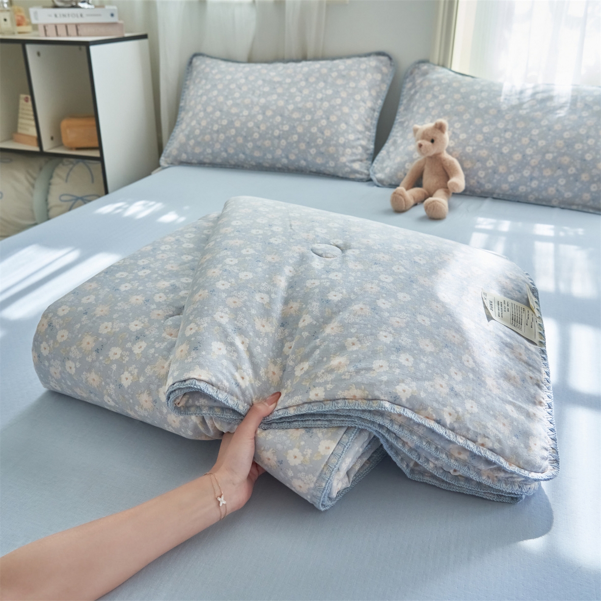 91家纺网 家纺一手货源 找家纺 恬思语家纺 2026春夏全棉双层纱棉花夏被空调被夏凉被四件套贝壳边系列 云絮花-蓝