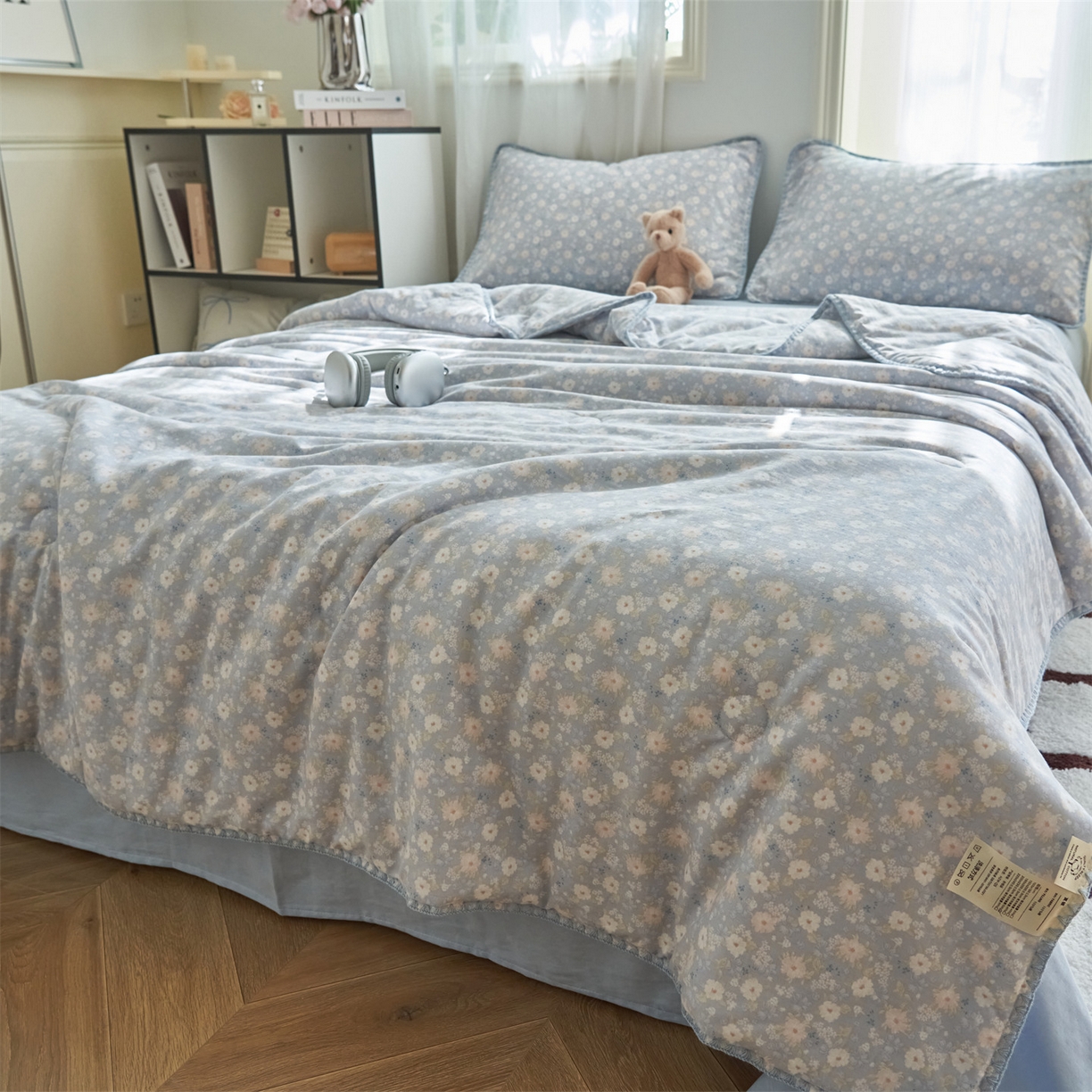 91家纺网 家纺一手货源 找家纺 恬思语家纺 2026春夏全棉双层纱棉花夏被空调被夏凉被四件套贝壳边系列 云絮花-蓝