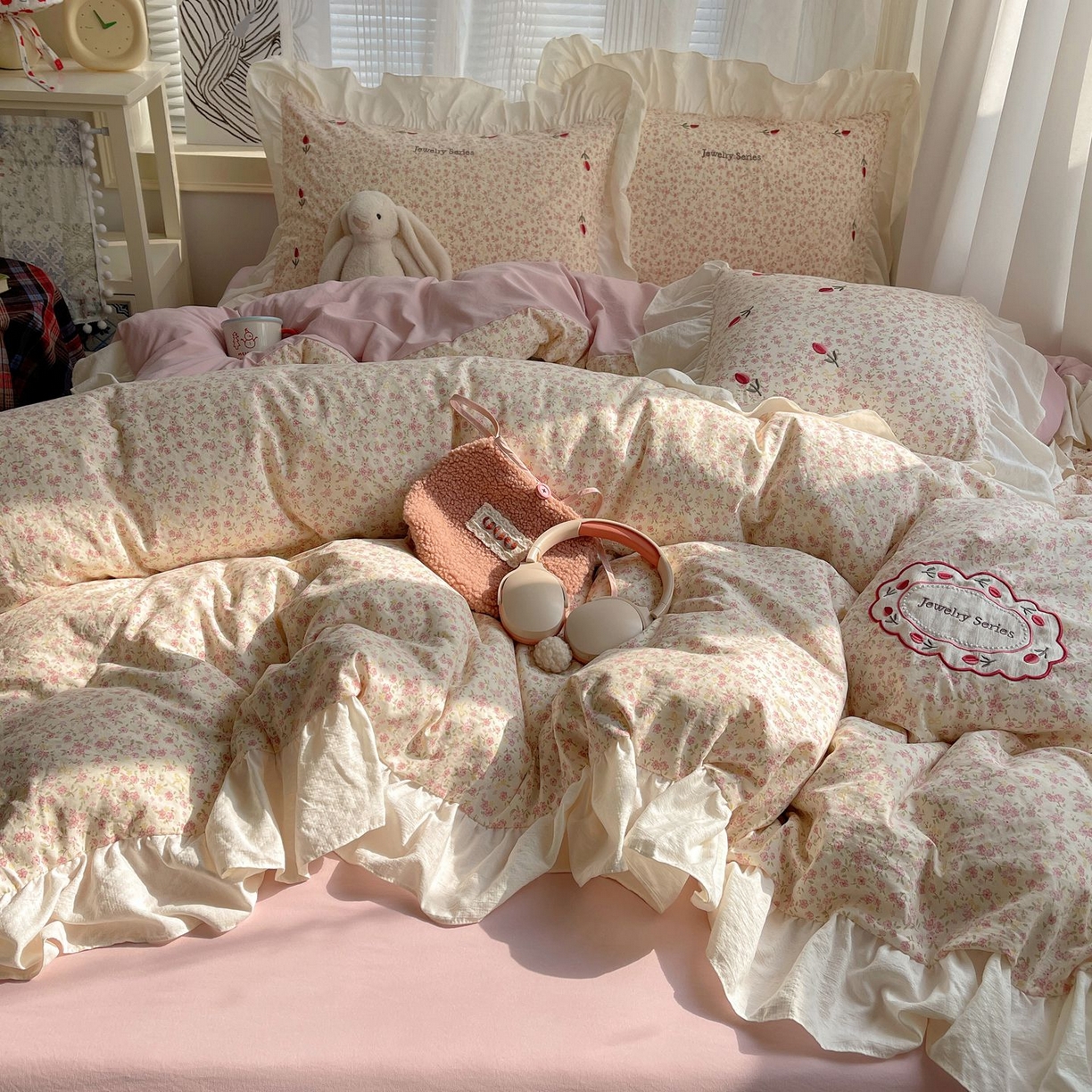 91家纺网 家纺一手货源 找家纺 梦舒羽 2026新款A类云朵棉亲肤四季款刺绣1.8m四件套席床单宿舍绣花1.5米三件套 芊芊花海（刺绣款）