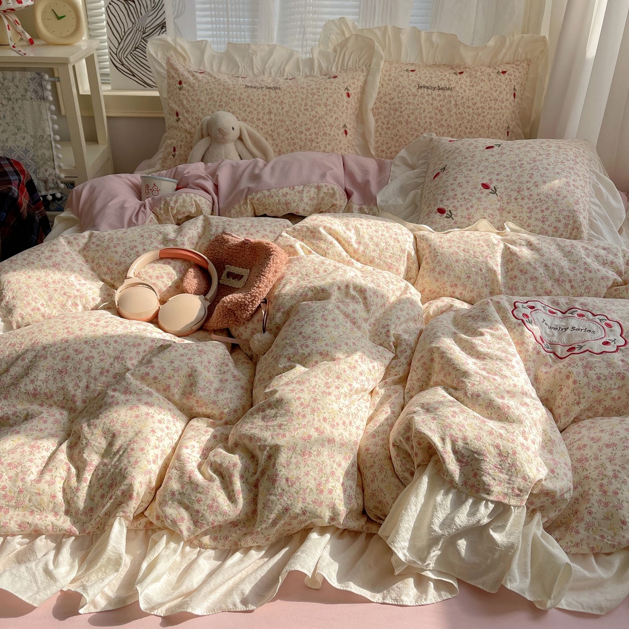 91家纺网 家纺一手货源 找家纺 梦舒羽 2026新款A类云朵棉亲肤四季款刺绣1.8m四件套席床单宿舍绣花1.5米三件套 芊芊花海（刺绣款）