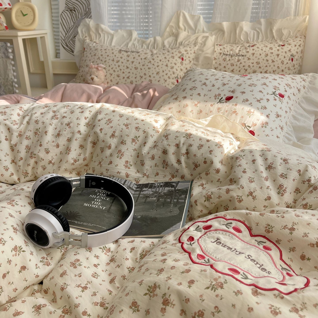 91家纺网 家纺一手货源 找家纺 梦舒羽 2026新款A类云朵棉亲肤四季款刺绣1.8m四件套席床单宿舍绣花1.5米三件套 巴黎之恋（刺绣款）