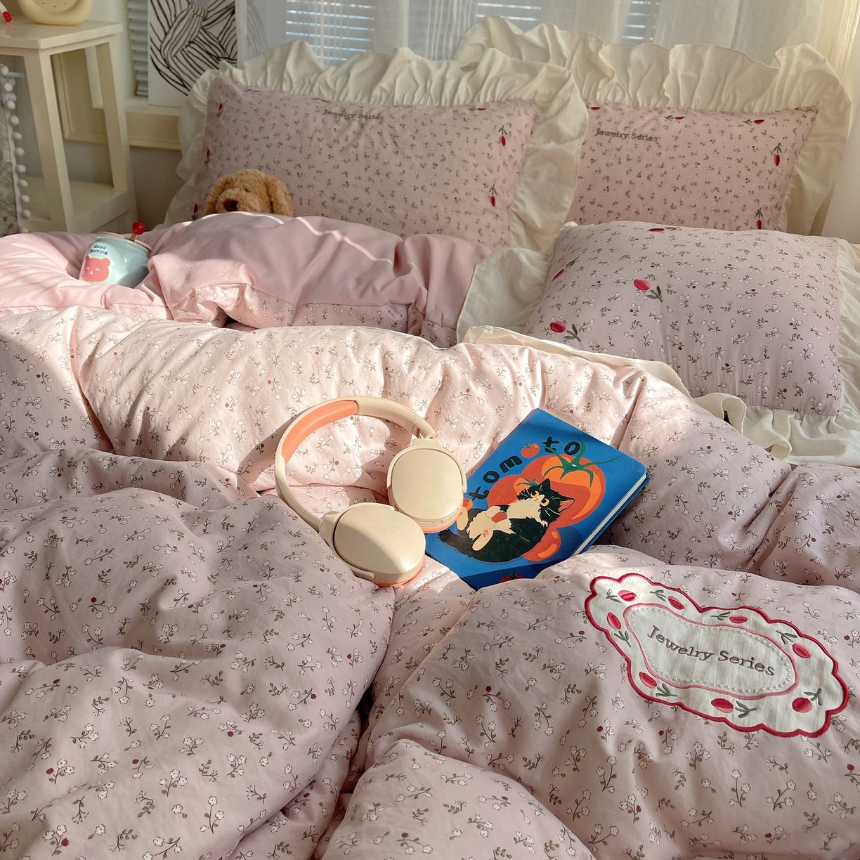 91家纺网 家纺一手货源 找家纺 梦舒羽 2026新款A类云朵棉亲肤四季款刺绣1.8m四件套席床单宿舍绣花1.5米三件套 爱丽丝-粉（刺绣款）