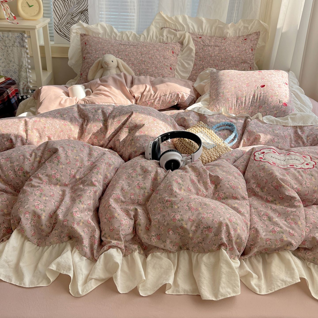 91家纺网 家纺一手货源 找家纺 梦舒羽 2026新款A类云朵棉亲肤四季款刺绣1.8m四件套席床单宿舍绣花1.5米三件套 花间集-粉（刺绣款）