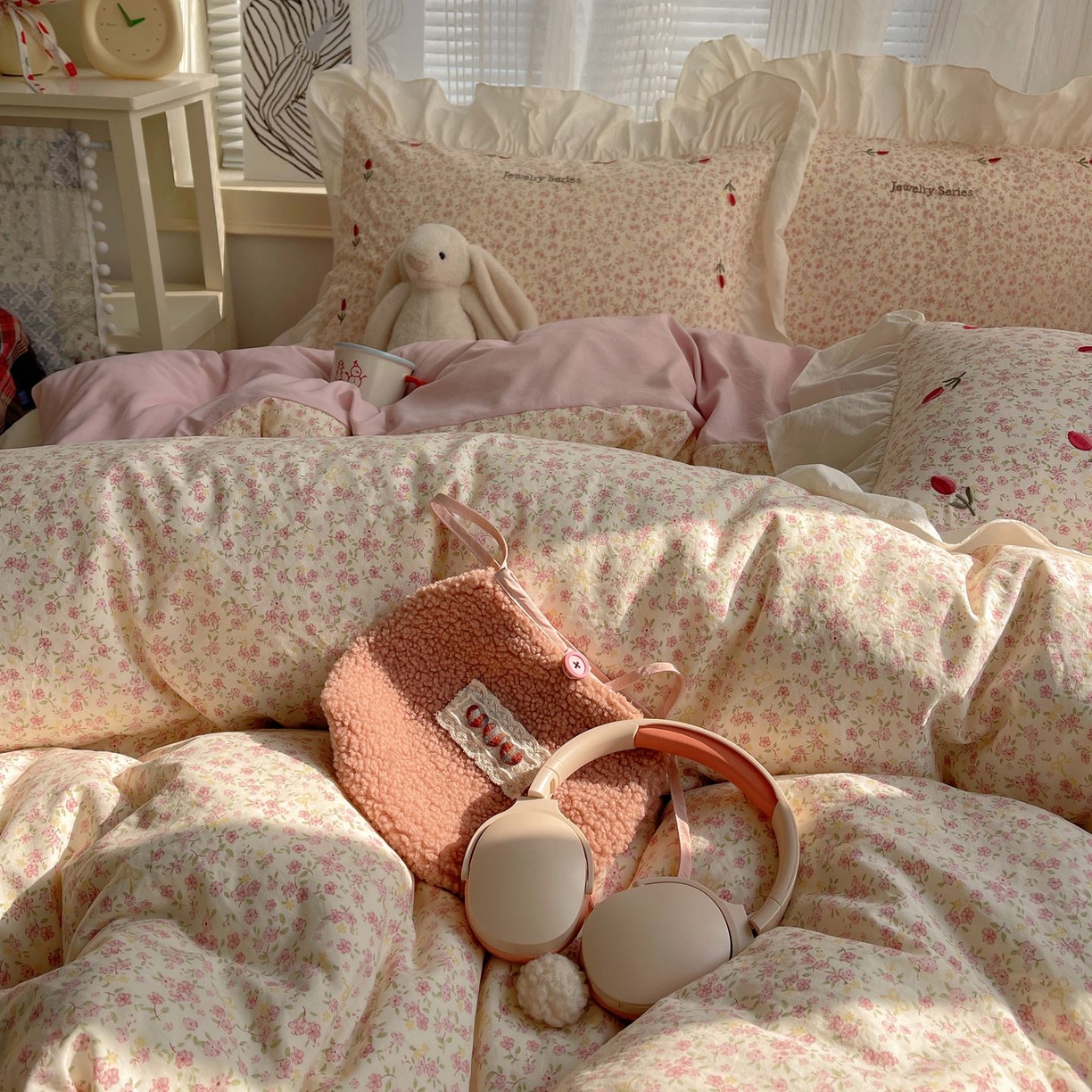 91家纺网 家纺一手货源 找家纺 梦舒羽 2026新款A类云朵棉亲肤四季款刺绣1.8m四件套席床单宿舍绣花1.5米三件套 芊芊花海（刺绣款）