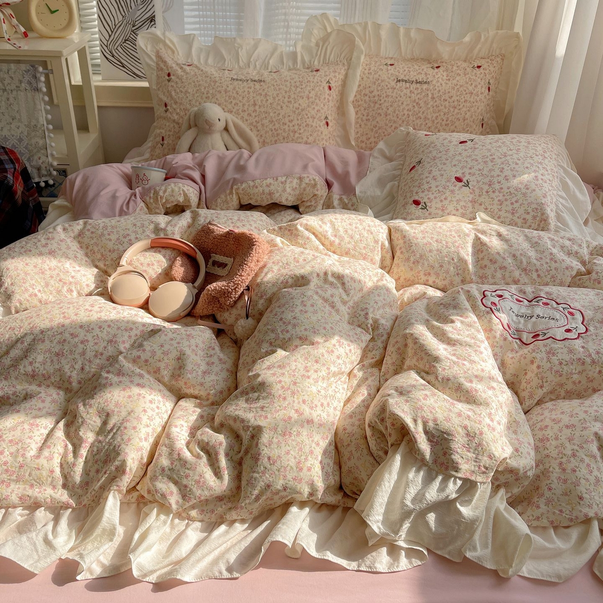 91家纺网 家纺一手货源 找家纺 梦舒羽 2026新款A类云朵棉亲肤四季款刺绣1.8m四件套席床单宿舍绣花1.5米三件套 芊芊花海（刺绣款）