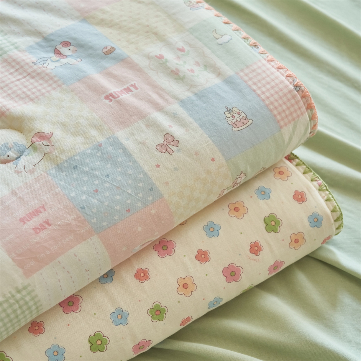 91家纺网 家纺一手货源 找家纺 恬思语家纺 2026春夏全棉双层纱棉花夏被空调被夏凉被四件套贝壳边系列 组合图仅供参考不可下单