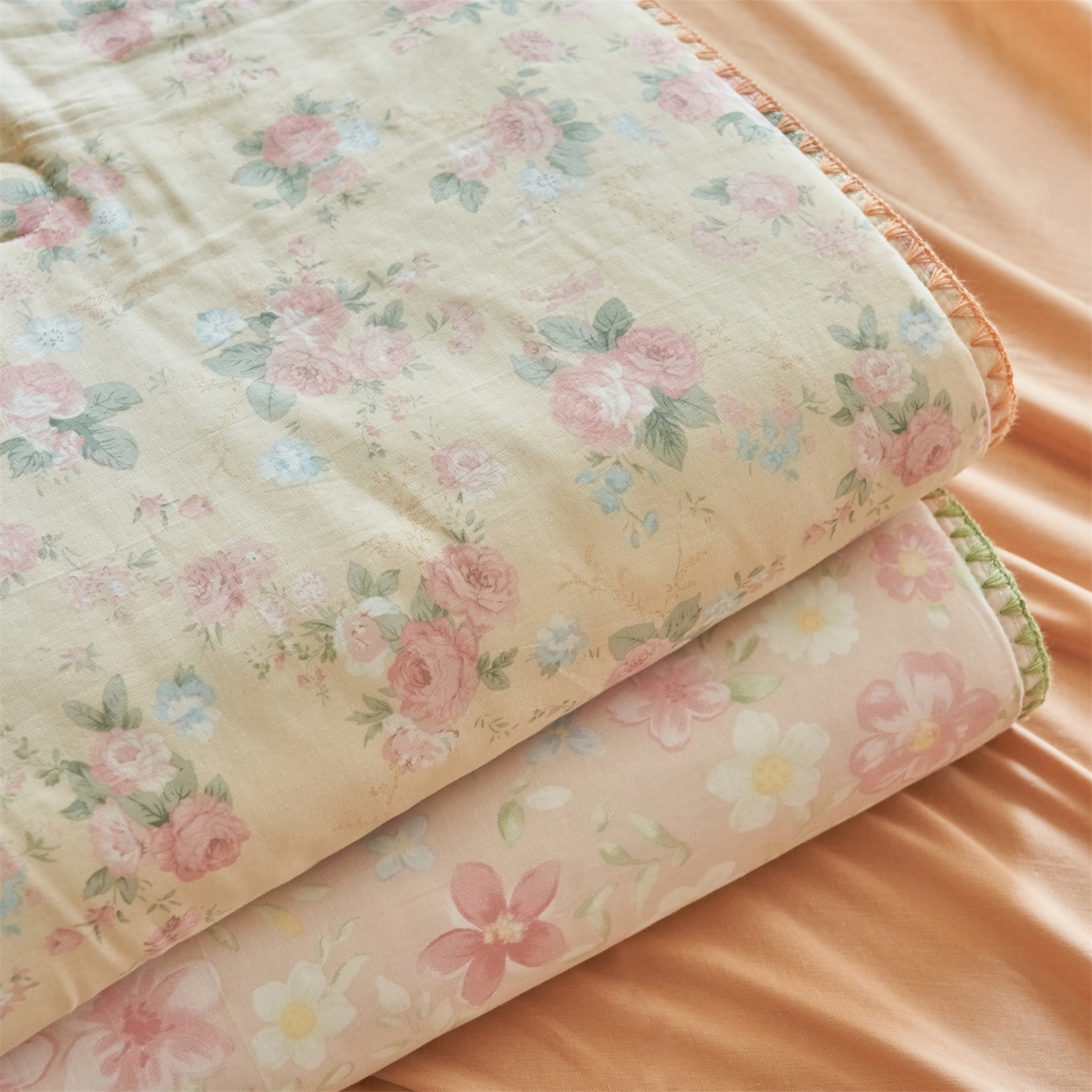 91家纺网 家纺一手货源 找家纺 恬思语家纺 2026春夏全棉双层纱棉花夏被空调被夏凉被四件套贝壳边系列 组合图仅供参考不可下单