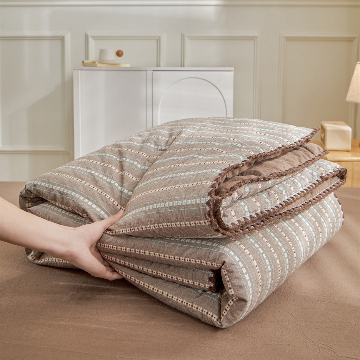 91家纺网 家纺一手货源 找家纺 恬思语家纺 2026春夏新款全棉纯棉色织大提花贝壳边棉花夏被夏凉被空调被丽彩 丽彩-咖