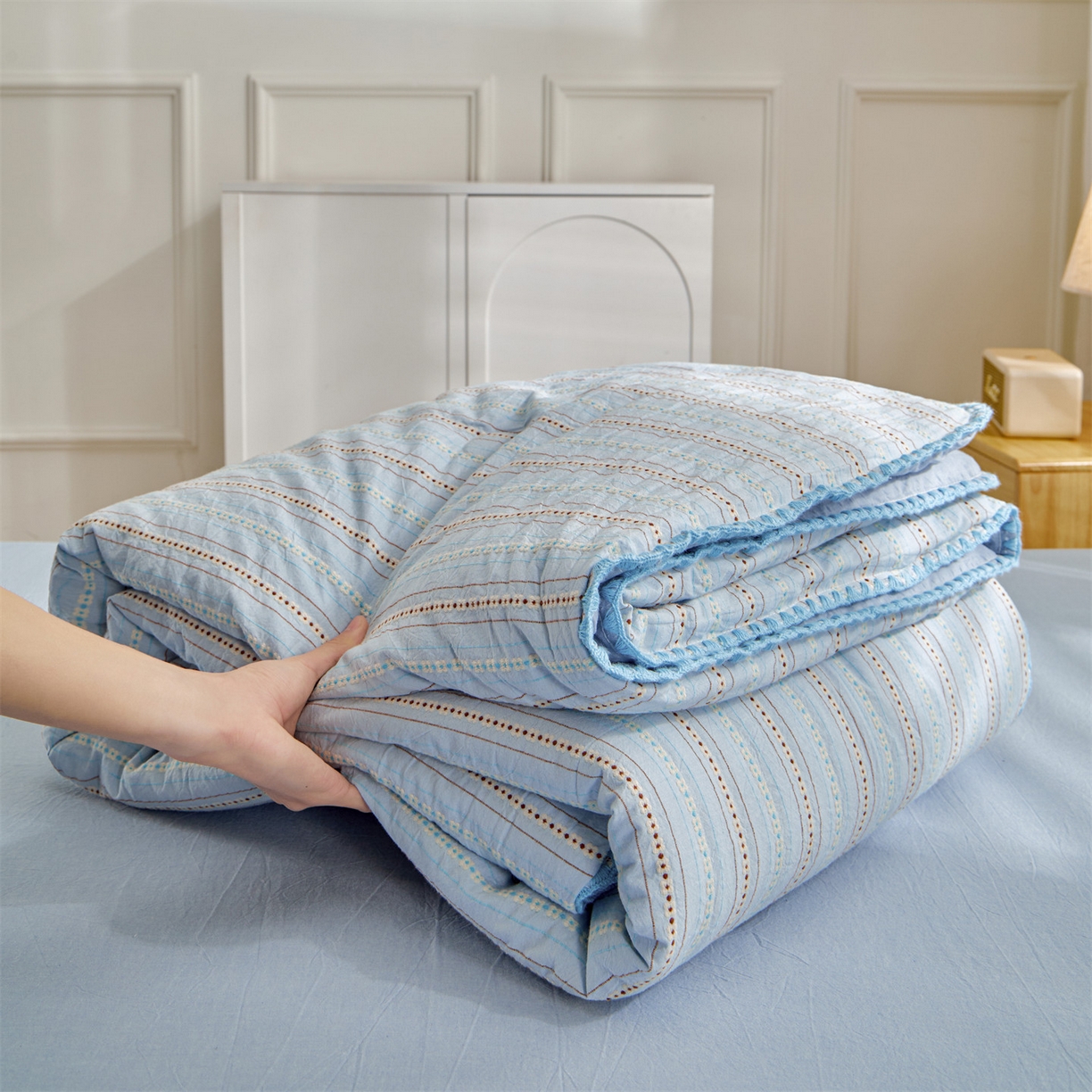 91家纺网 家纺一手货源 找家纺 恬思语家纺 2026春夏新款全棉纯棉色织大提花贝壳边棉花夏被夏凉被空调被丽彩 丽彩-蓝