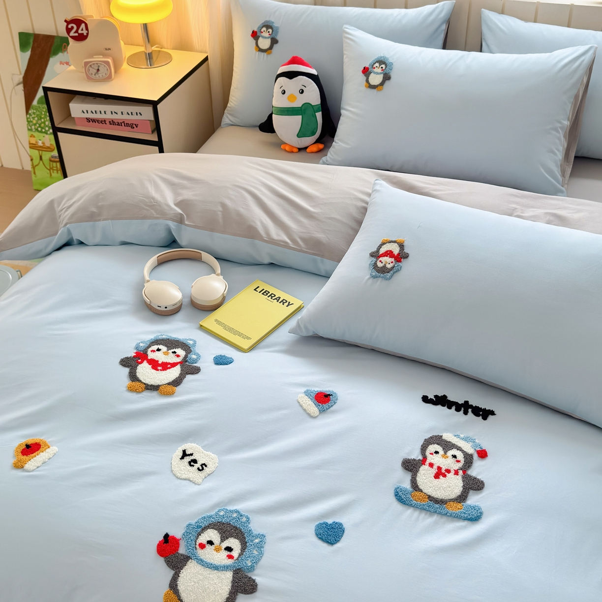 91家纺网 家纺一手货源 找家纺 如意朵 2026新款全棉小清新绣花四件套第一批 梦想企鹅