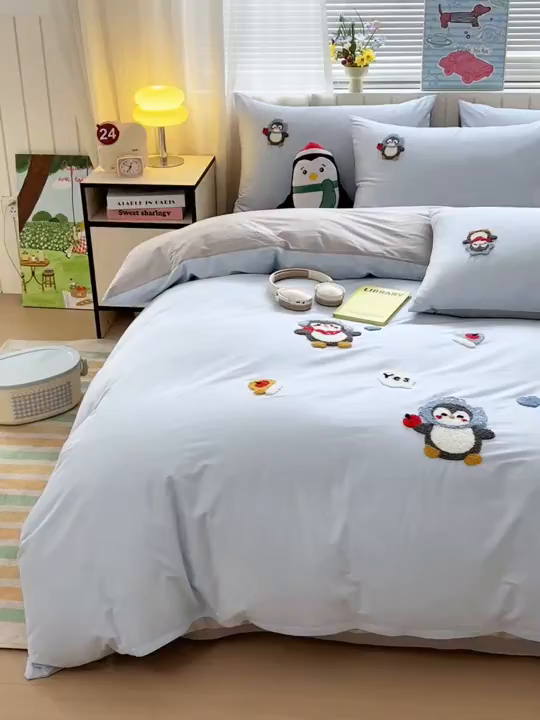 91家纺网 家纺一手货源 找家纺 如意朵 2026新款全棉小清新绣花四件套第一批 梦想企鹅