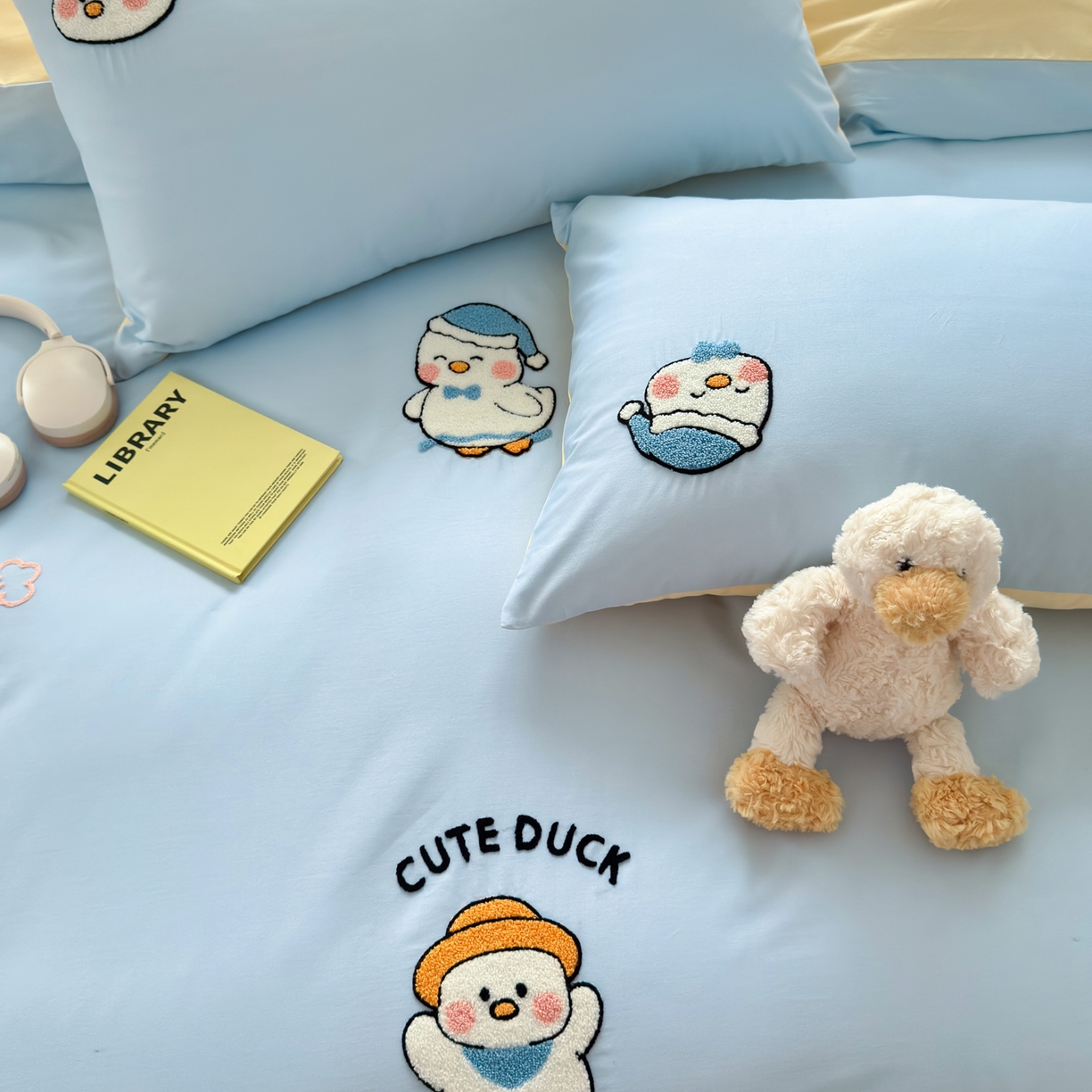 91家纺网 家纺一手货源 找家纺 如意朵 2026新款全棉小清新绣花四件套第一批 奶黄小鸭