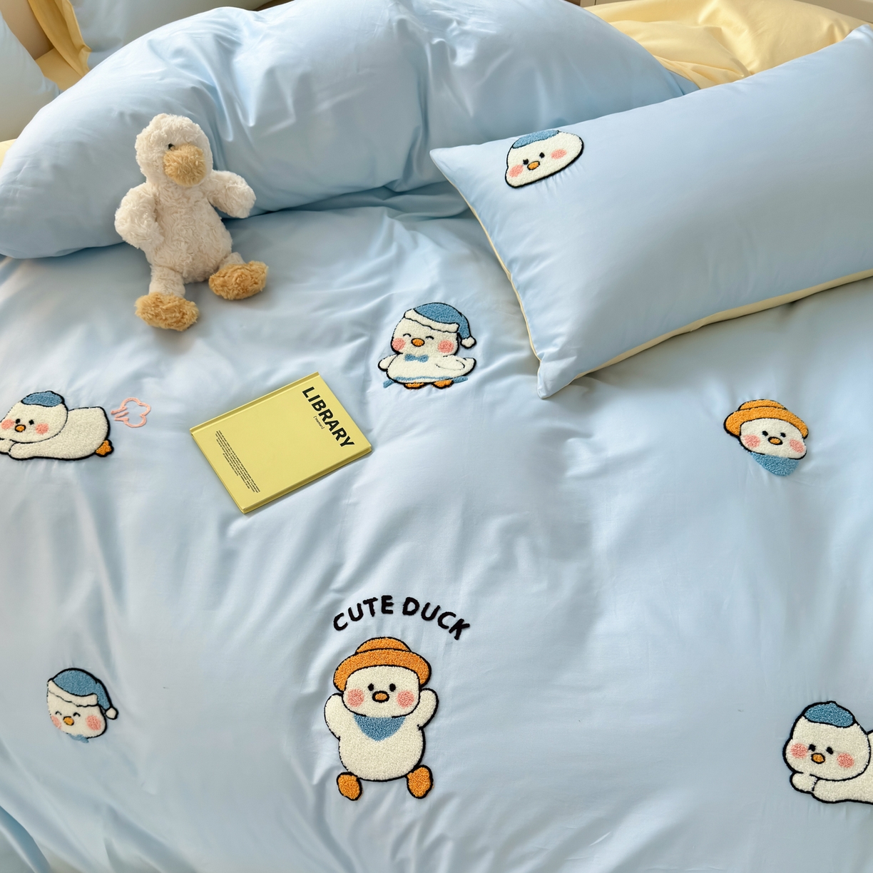 91家纺网 家纺一手货源 找家纺 如意朵 2026新款全棉小清新绣花四件套第一批 奶黄小鸭