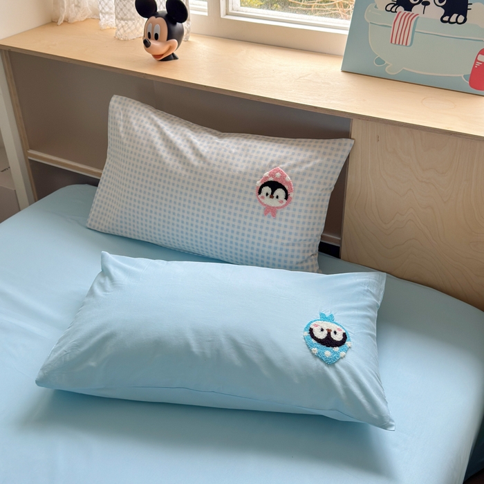 91家纺网 家纺一手货源 找家纺 如意朵 2026新款全棉小清新绣花四件套第一批 企鹅抱抱