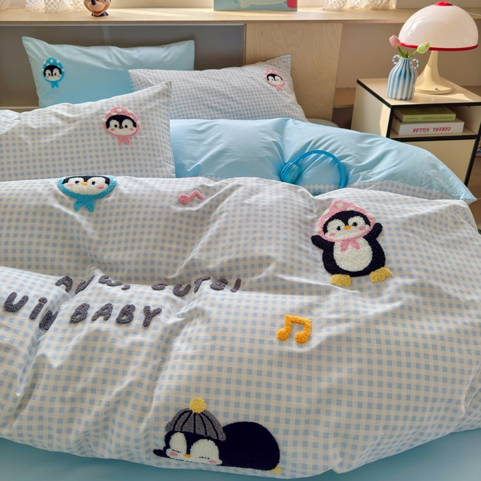 91家纺网 家纺一手货源 找家纺 如意朵 2026新款全棉小清新绣花四件套第一批 企鹅抱抱