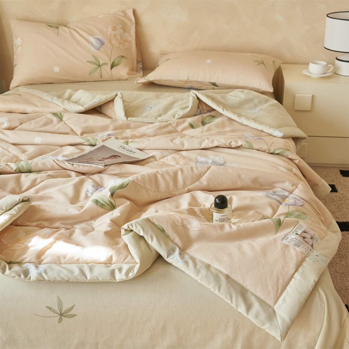 91家纺网 家纺一手货源 找家纺 恬思语家纺 2026春夏新款里外全棉印花棉花夏被空调被夏凉被夏被四件套 春的气息