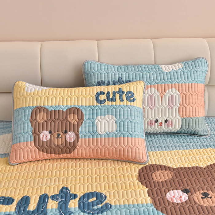 91家纺网 家纺一手货源 找家纺 炫拼家纺 2026新款凉感丝大版卡通乳胶凉席三件套 彩色心情