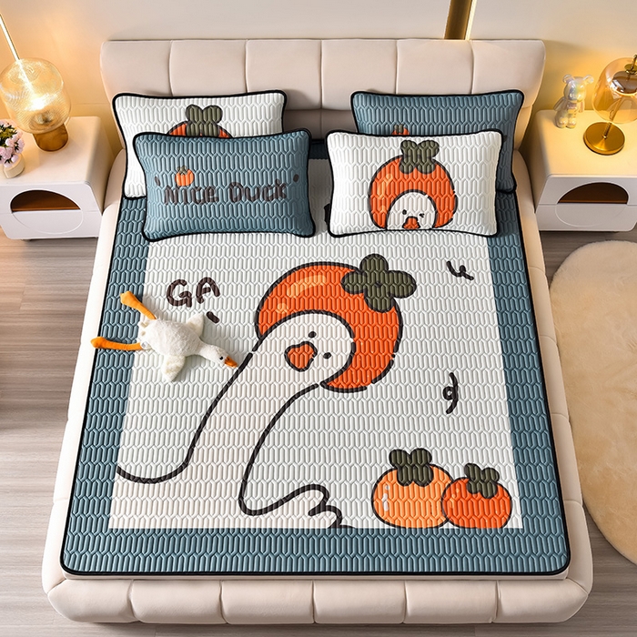 91家纺网 家纺一手货源 找家纺 炫拼家纺 2026新款凉感丝大版卡通乳胶凉席三件套 好柿鸭