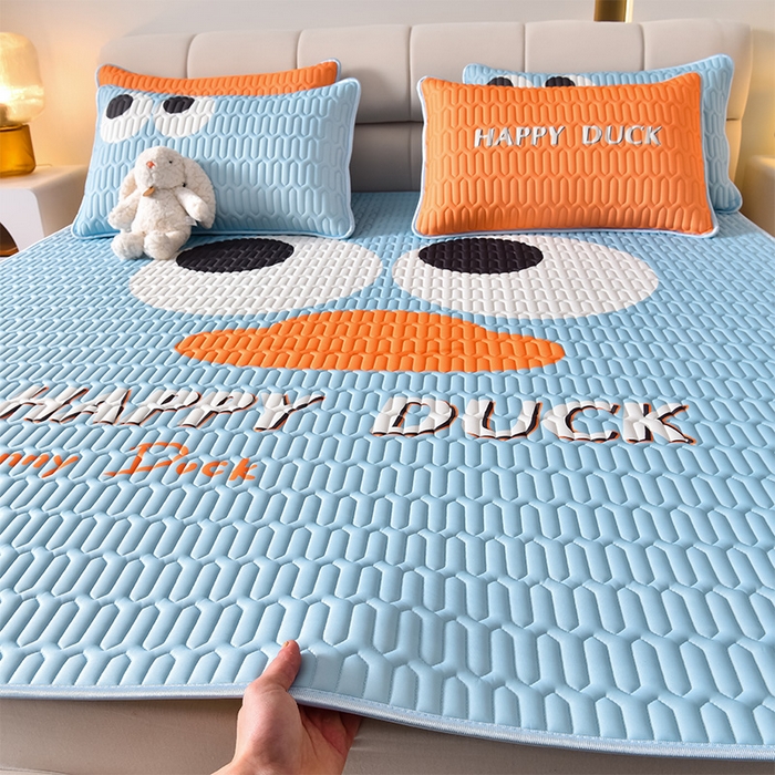 91家纺网 家纺一手货源 找家纺 炫拼家纺 2026新款凉感丝大版卡通乳胶凉席三件套 大眼鸭