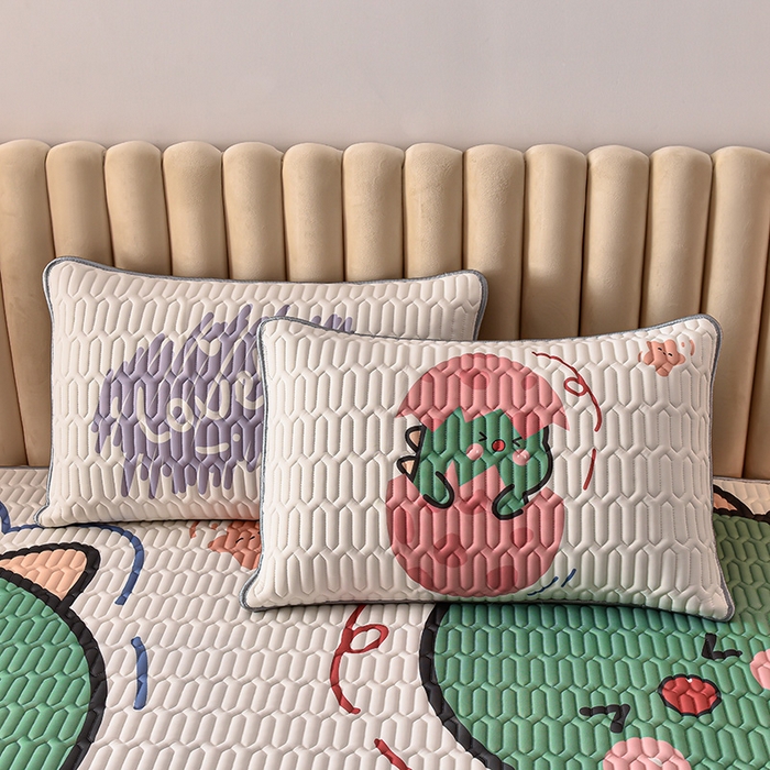 91家纺网 家纺一手货源 找家纺 炫拼家纺 2026新款凉感丝大版卡通乳胶凉席三件套 一家三口