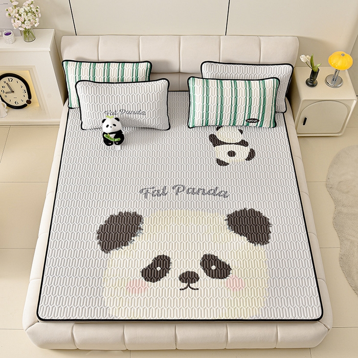 91家纺网 家纺一手货源 找家纺 炫拼家纺 2026新款凉感丝大版卡通乳胶凉席三件套 哈尼熊猫