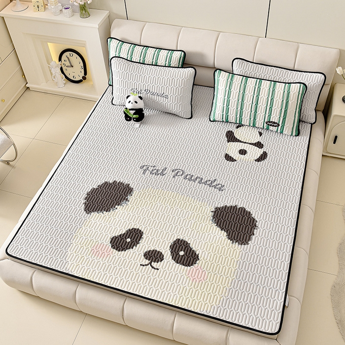 91家纺网 家纺一手货源 找家纺 炫拼家纺 2026新款凉感丝大版卡通乳胶凉席三件套 哈尼熊猫