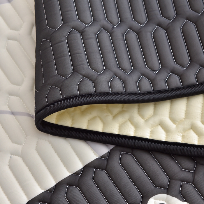 91家纺网 家纺一手货源 找家纺 炫拼家纺 2026新款凉感丝大版卡通乳胶凉席三件套 小熊猫