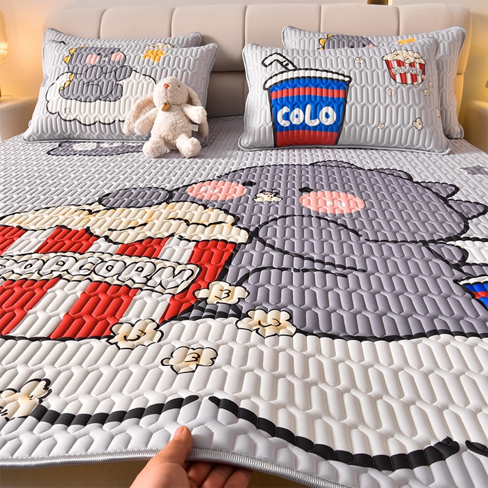 91家纺网 家纺一手货源 找家纺 炫拼家纺 2026新款凉感丝大版卡通乳胶凉席三件套 美食恐龙-灰