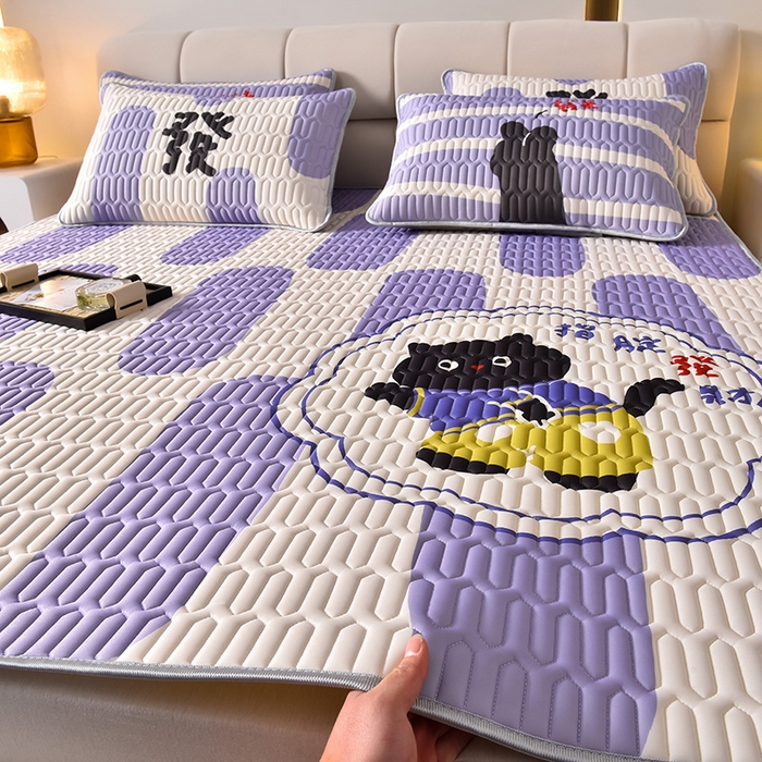 91家纺网 家纺一手货源 找家纺 炫拼家纺 2026新款凉感丝大版卡通乳胶凉席三件套 指腚发财