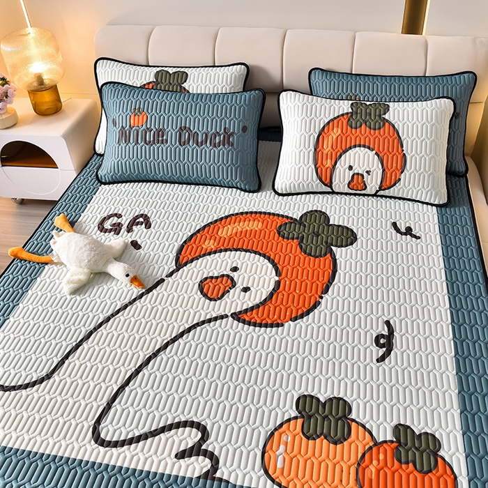 91家纺网 家纺一手货源 找家纺 炫拼家纺 2026新款凉感丝大版卡通乳胶凉席三件套 好柿鸭