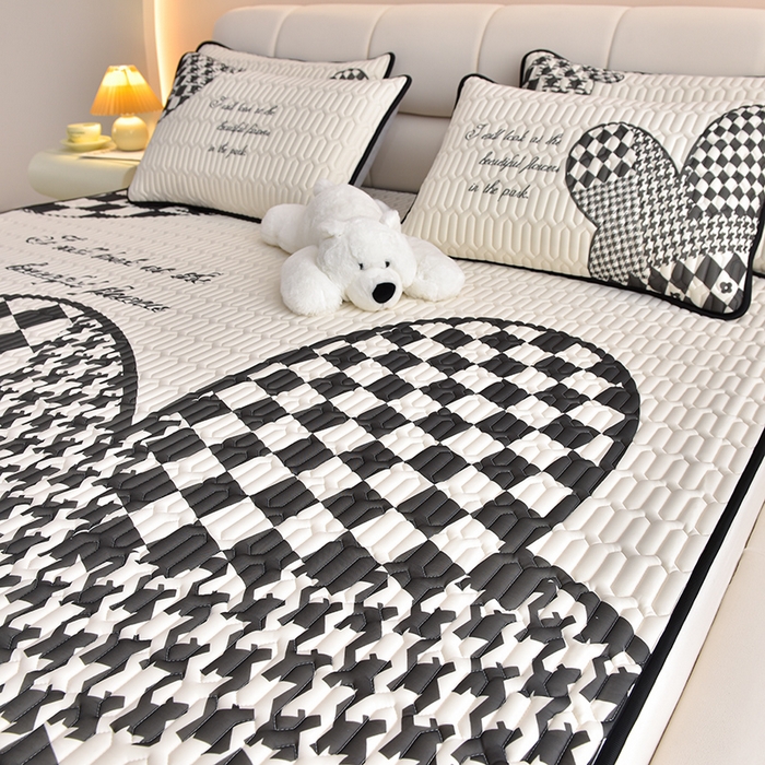 91家纺网 家纺一手货源 找家纺 炫拼家纺 2026新款凉感丝大版卡通乳胶凉席三件套 抽象兔