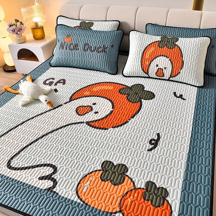 91家纺网 家纺一手货源 找家纺 炫拼家纺 2026新款凉感丝大版卡通乳胶凉席三件套 好柿鸭