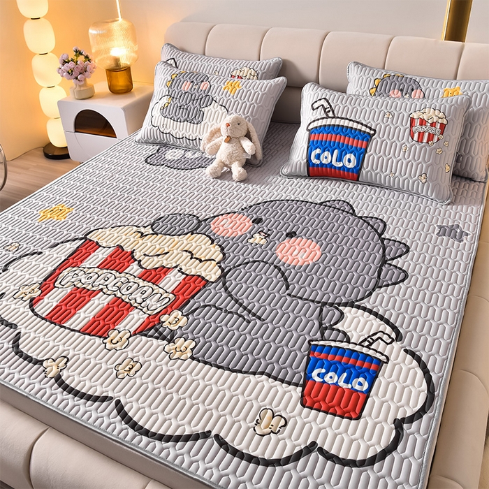 91家纺网 家纺一手货源 找家纺 炫拼家纺 2026新款凉感丝大版卡通乳胶凉席三件套 美食恐龙-灰