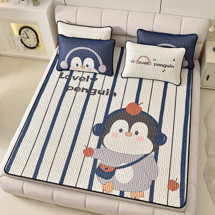 91家纺网 家纺一手货源 找家纺 炫拼家纺 2026新款凉感丝大版卡通乳胶凉席三件套 休闲企鹅