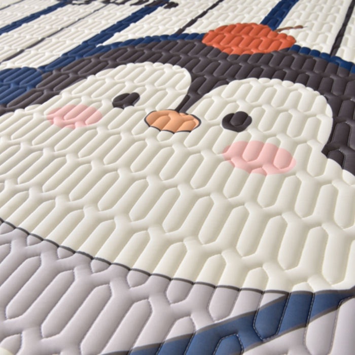 91家纺网 家纺一手货源 找家纺 炫拼家纺 2026新款凉感丝大版卡通乳胶凉席三件套 休闲企鹅