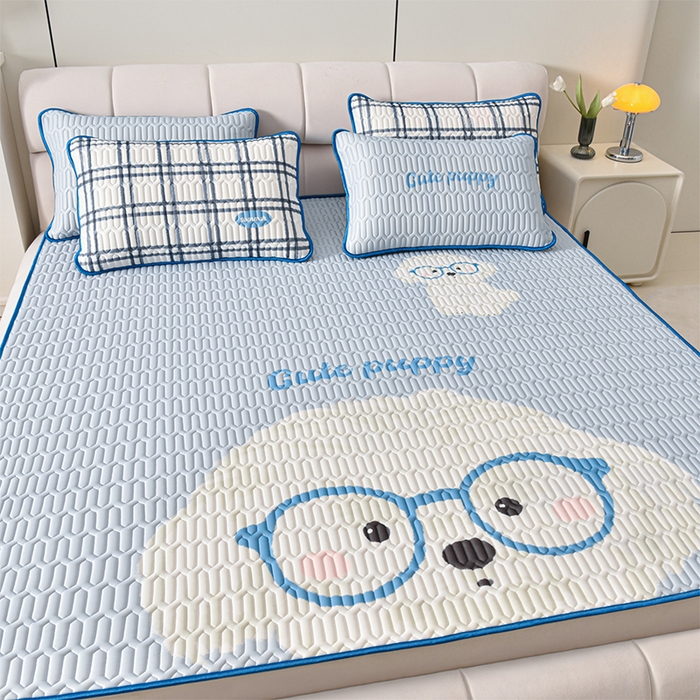 91家纺网 家纺一手货源 找家纺 炫拼家纺 2026新款凉感丝大版卡通乳胶凉席三件套 哈尼小狗