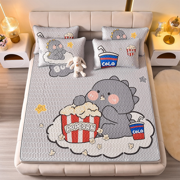 91家纺网 家纺一手货源 找家纺 炫拼家纺 2026新款凉感丝大版卡通乳胶凉席三件套 美食恐龙-灰