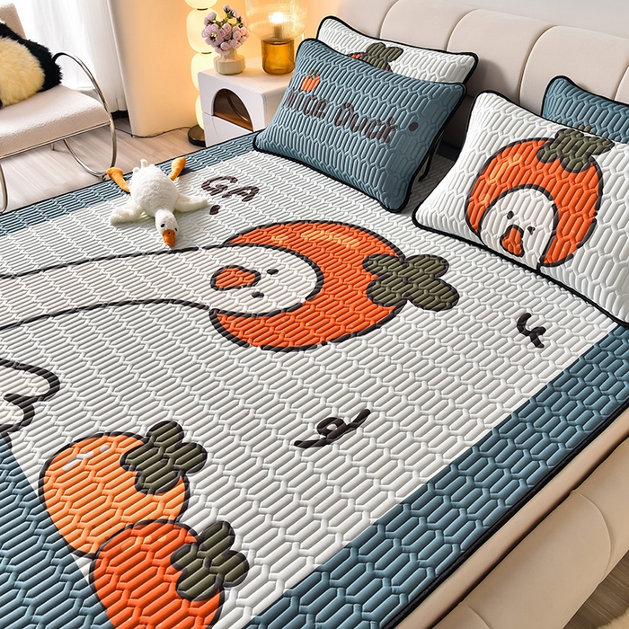 91家纺网 家纺一手货源 找家纺 炫拼家纺 2026新款凉感丝大版卡通乳胶凉席三件套 好柿鸭