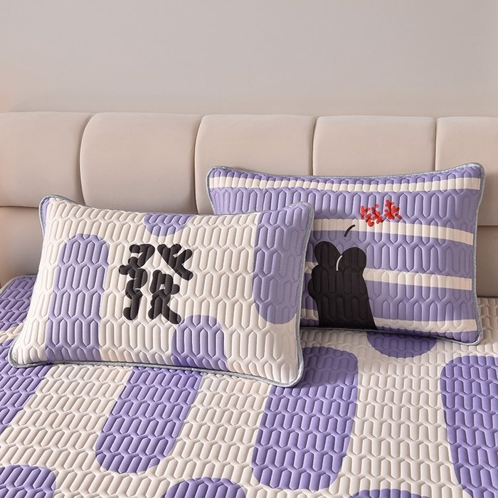 91家纺网 家纺一手货源 找家纺 炫拼家纺 2026新款凉感丝大版卡通乳胶凉席三件套 指腚发财