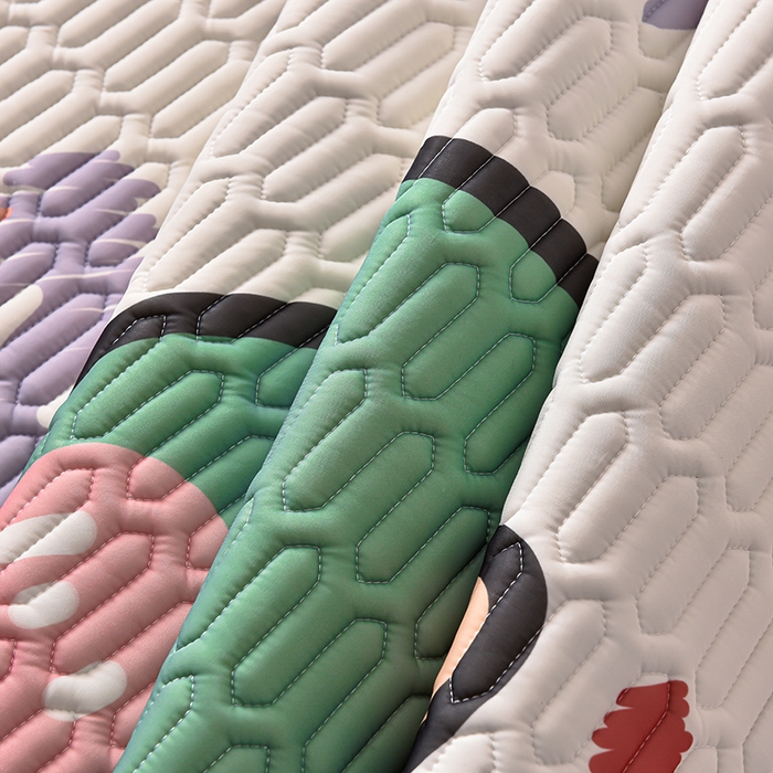 91家纺网 家纺一手货源 找家纺 炫拼家纺 2026新款凉感丝大版卡通乳胶凉席三件套 一家三口